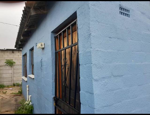 2 BEDROOM HOUSE FOR SALE IN PALM PARK